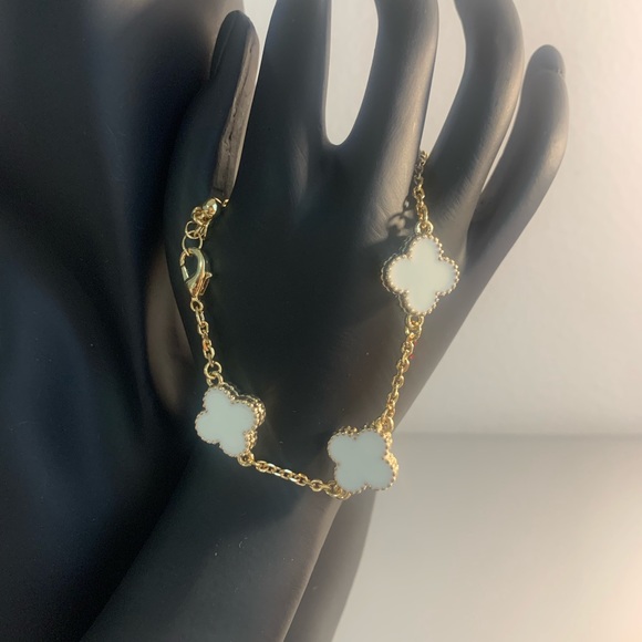 Clover Bracelet - Picture 2 of 2